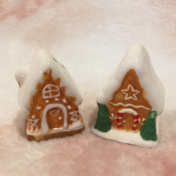 Ceramic Christmas Gingerbread House Mini Salt & Pepper Shaker Set of Two NWOT - Picture 1 of 10